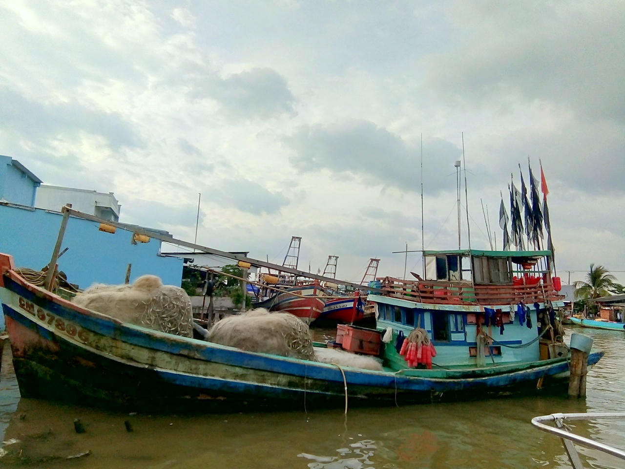 ĐBSCL sơ tán gần 1 triệu dân, chằng chống hàng chục nghìn nhà trước giờ bão đổ bộ