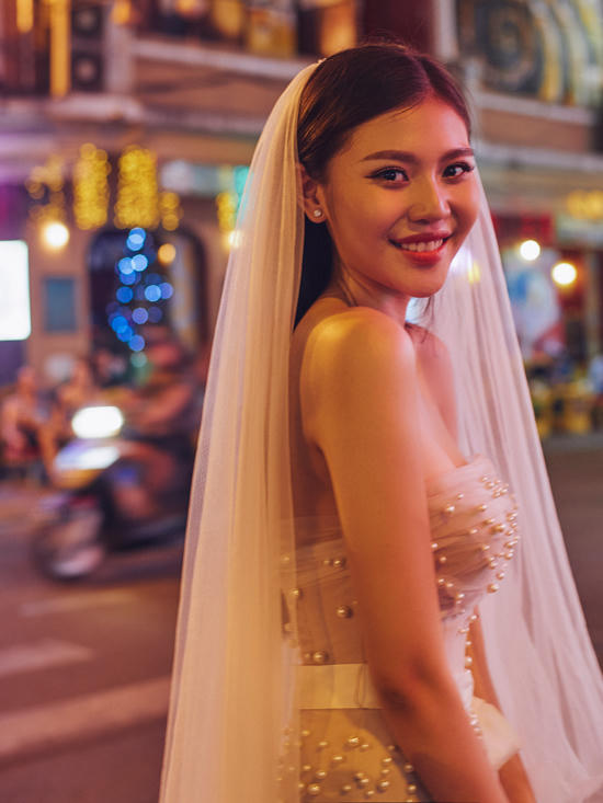 "nga ngua" voi thu nhap hang thang cua chong sap cuoi chung huyen thanh hinh anh 4