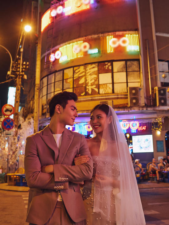 "nga ngua" voi thu nhap hang thang cua chong sap cuoi chung huyen thanh hinh anh 6