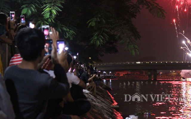 Xem pháo hoa độc đáo kiểu người Sài Gòn