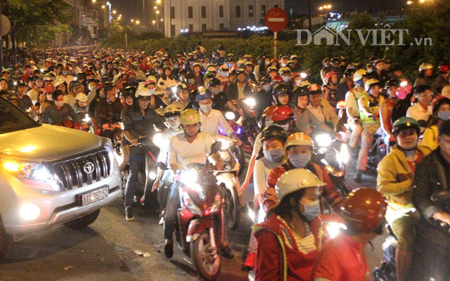 Xem pháo hoa độc đáo kiểu người Sài Gòn