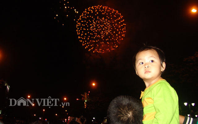 Xem pháo hoa độc đáo kiểu người Sài Gòn