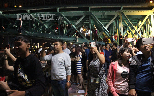 Xem pháo hoa độc đáo kiểu người Sài Gòn