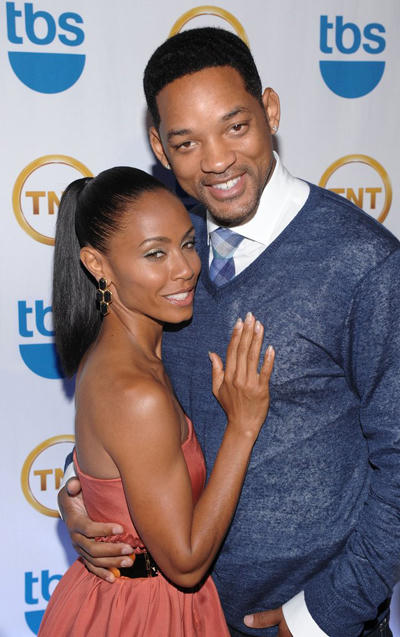 Từ năm 2011, Jada Pinkett và Will Smith liên tiếp vướng tin đồn ly hôn. Họ từng đối mặt tin đồn Jada Pinkett ngoại tình với Marc Anthony, tin chia tay năm 2014 và 2015. Cả hai chứng minh bằng cách thường xuyên thể hiện tình cảm trên thảm đỏ, trong các sự kiện lớn.