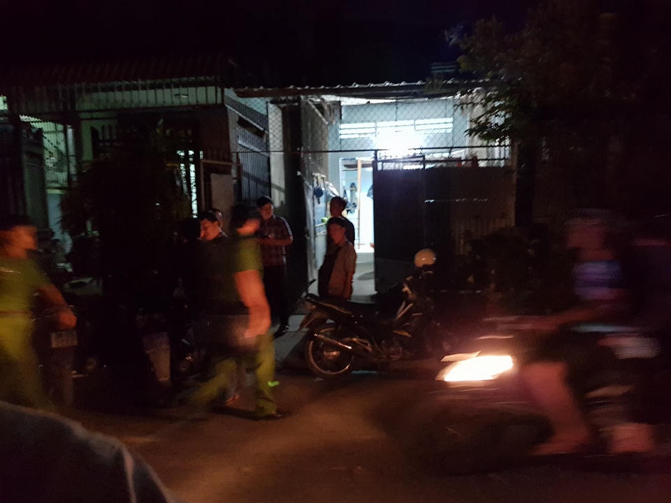 Bị bắn vỡ đầu khi đăng nằm trong phòng trọ cùng bạn