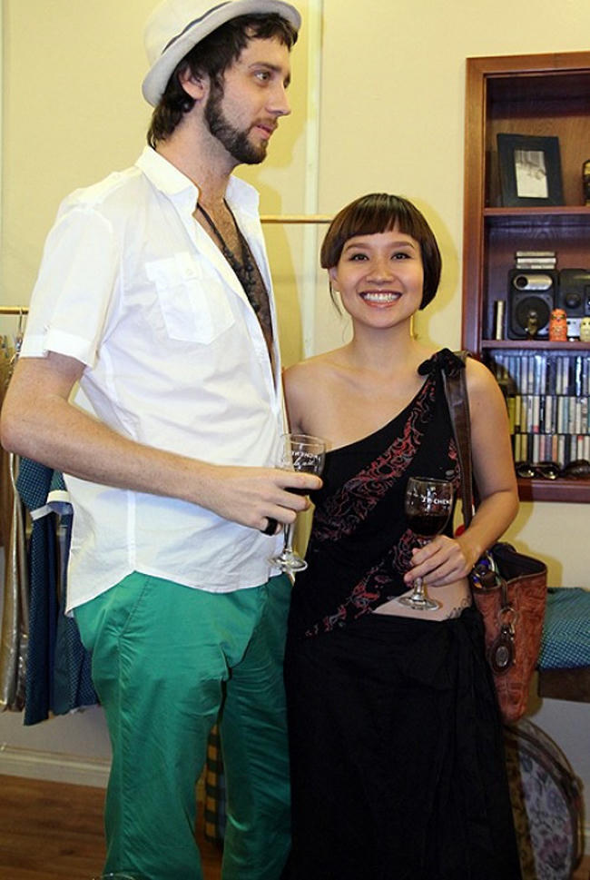 nhung cap "dua lech" trong showbiz viet hinh anh 10