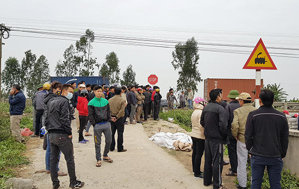 Tìm thân nhân 2 người bị tàu hỏa đâm tử vong ở Nam Định