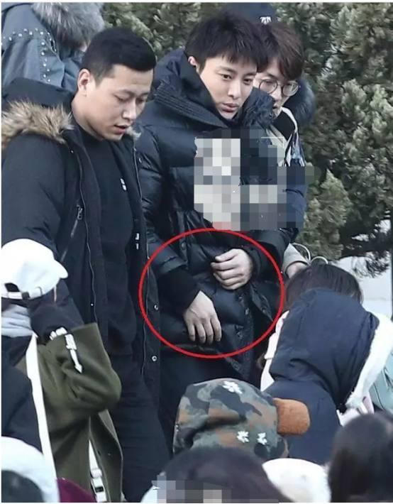 Giả Nãi Lượng bỏ nhẫn cưới sau vụ Lý Tiểu Lộ ngoại tình với 'em nuôi'