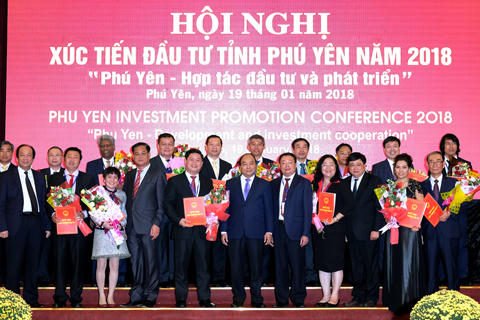 Nhiều 'sếu lớn, đại bàng lớn' đến với Phú Yên