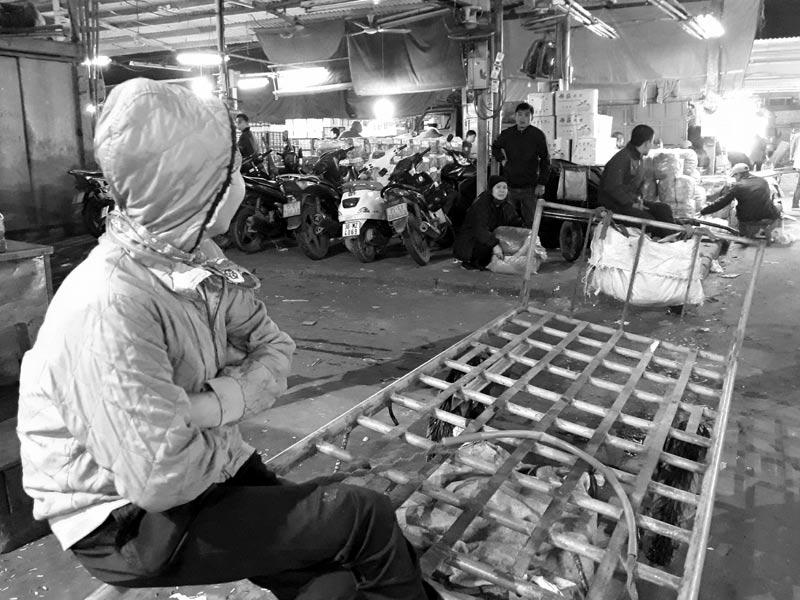 Chợ Long Biên,Lao động nghèo,Hoàn cảnh khó khăn