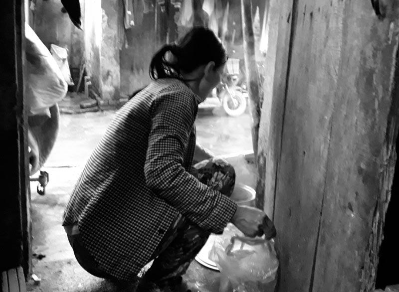 Chợ Long Biên,Lao động nghèo,Hoàn cảnh khó khăn