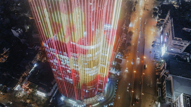 Tòa nhà được trang bị hàng triệu đèn led để chạy hình.