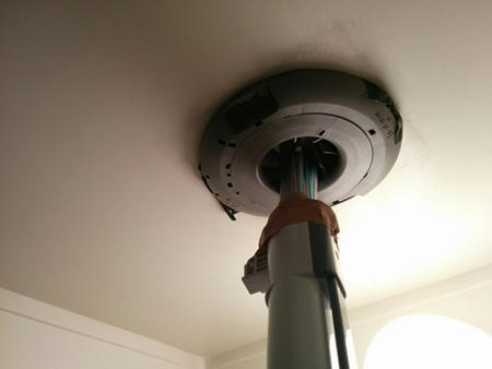 Công dụng bất ngờ của ống hút gắn vào máy hút bụi - 2