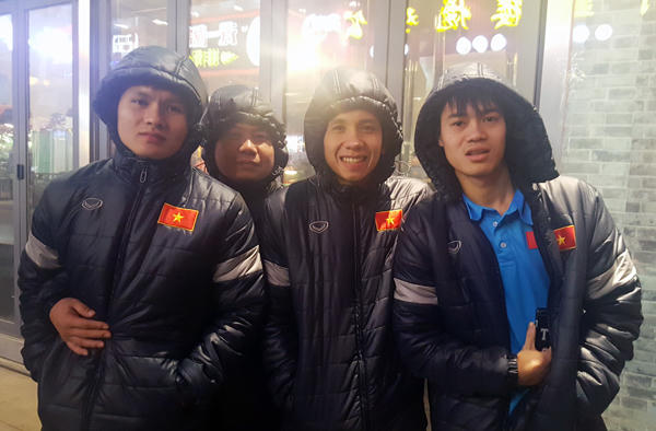 Tuyết rơi trắng Thường Châu, cầu thủ Việt Nam thích thú, 'phù thủy Park 'đau đầu'