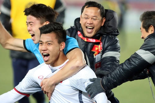 Văn Thanh và các đồng đội đã sẵn sàng cho trận chung kết lịch sử. Ảnh: Anh Khoa