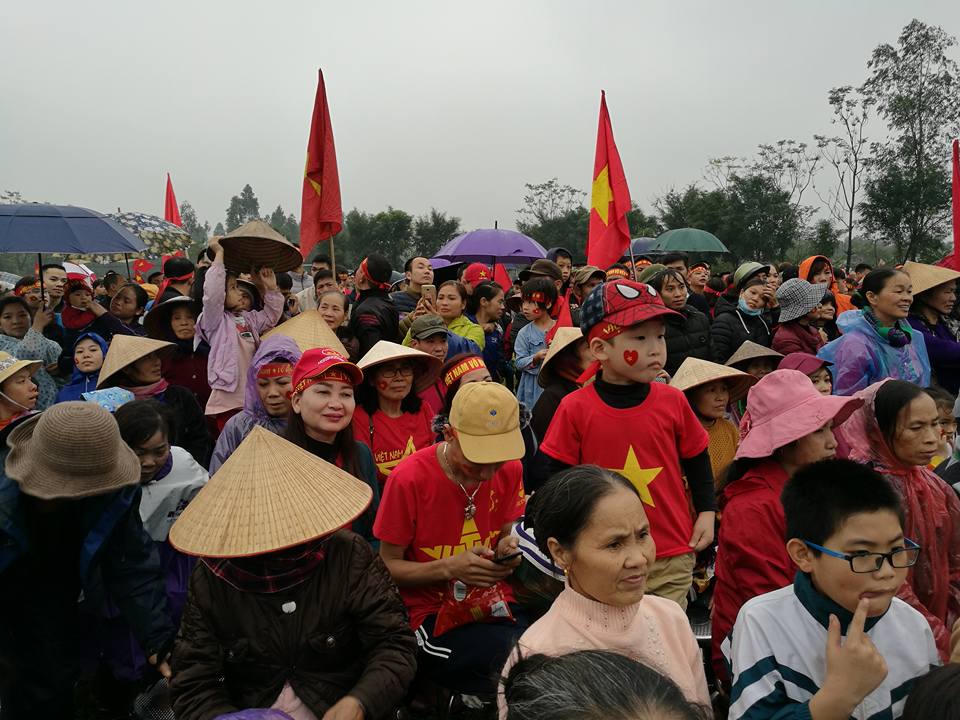 truc tiep tai nha quang hai: quang hai ghi ban, san van dong thon nhu "no tung" hinh anh 16