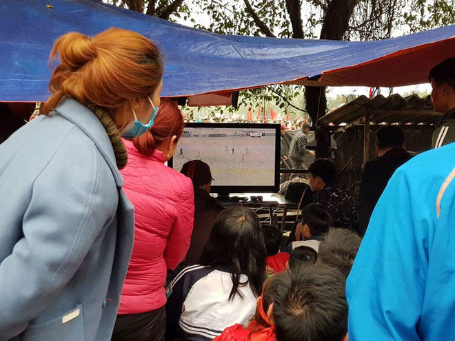 truc tiep tai nha quang hai: quang hai ghi ban, san van dong thon nhu "no tung" hinh anh 3