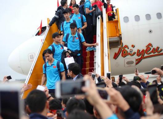 Vỡ hòa cảm xúc trước những hình ảnh đầu tiên về U23 tại Hà Nội