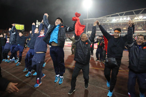 Vinh danh U23 Việt Nam trong tiếng hò reo của hàng vạn người