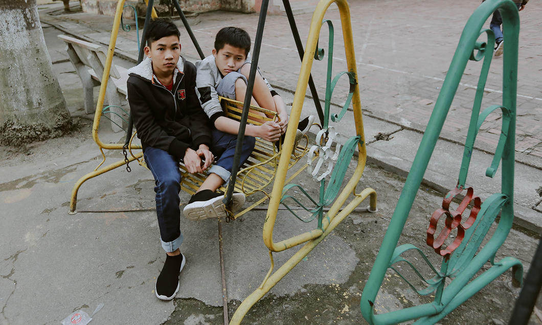 Khu sân chơi của trung tâm bảo trợ xã hội chỉ có vài món đồ chơi đơn sơ đã hoen rỉ