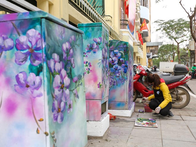 Thay 'áo' mới cho những bốt điện 'vô hồn' ở Hà Nội