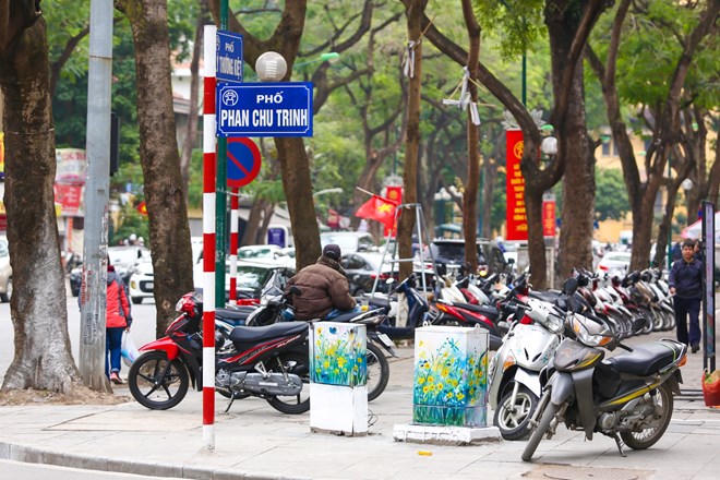 Thay 'áo' mới cho những bốt điện 'vô hồn' ở Hà Nội