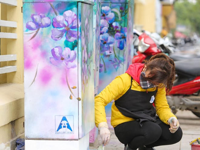 Thay 'áo' mới cho những bốt điện 'vô hồn' ở Hà Nội