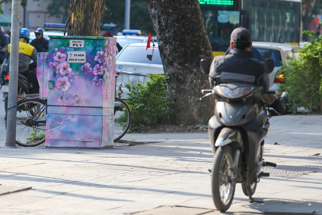 Thay 'áo' mới cho những bốt điện 'vô hồn' ở Hà Nội