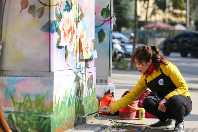 Thay 'áo' mới cho những bốt điện 'vô hồn' ở Hà Nội