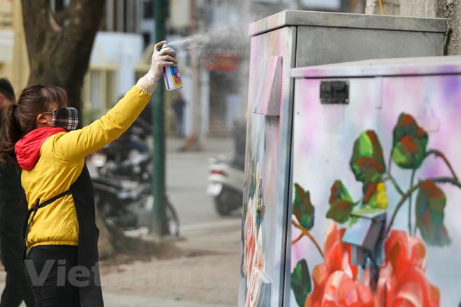 Thay 'áo' mới cho những bốt điện 'vô hồn' ở Hà Nội