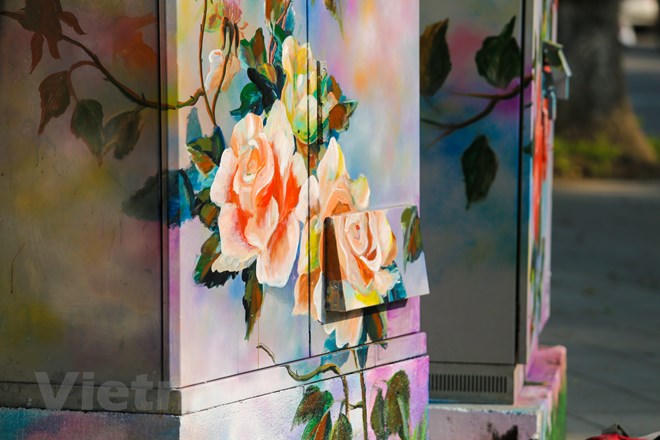 Thay 'áo' mới cho những bốt điện 'vô hồn' ở Hà Nội