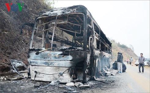 xe khach chay rui trong dem, hanh khach hoang loan hinh 1