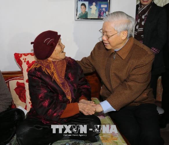 Tổng Bí thư dâng hương tưởng niệm đồng chí Nguyễn Đức Cảnh