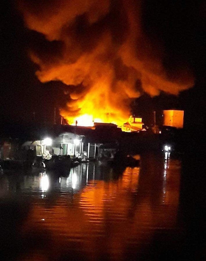 Cháy chợ, 2 vợ chồng tử vong, 5 căn nhà bị thiêu rụi