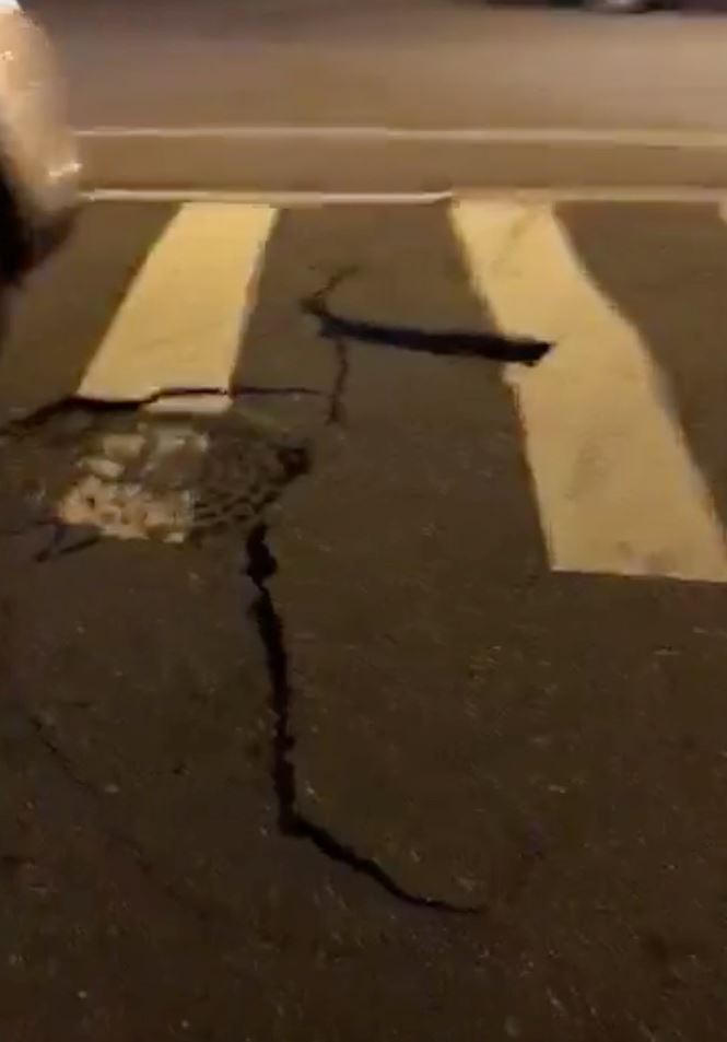 Động đất 6,4 độ richter ở Đài Loan, nhiều tòa nhà nghiêng ngả chờ sập - ảnh 6