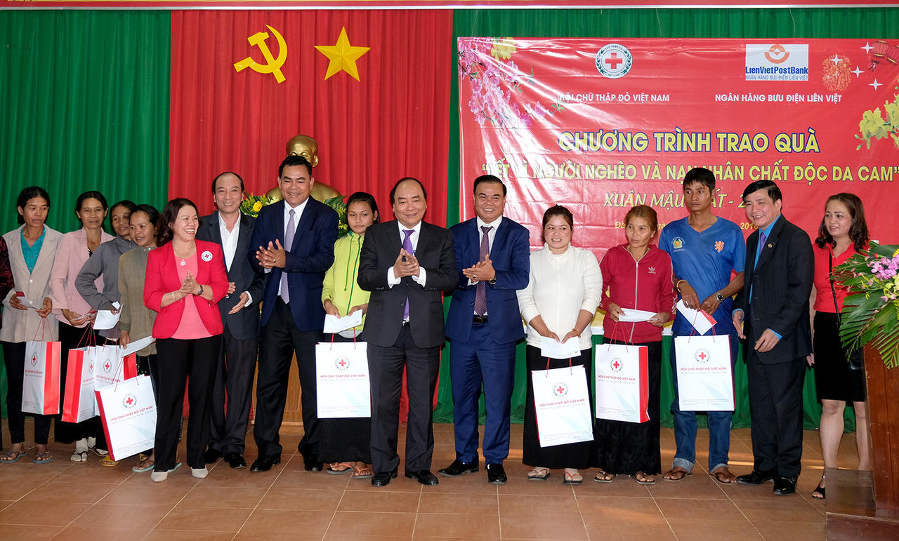 Thủ tướng: Không để gia đình nào ‘đói cơm lạt muối’ dịp Tết