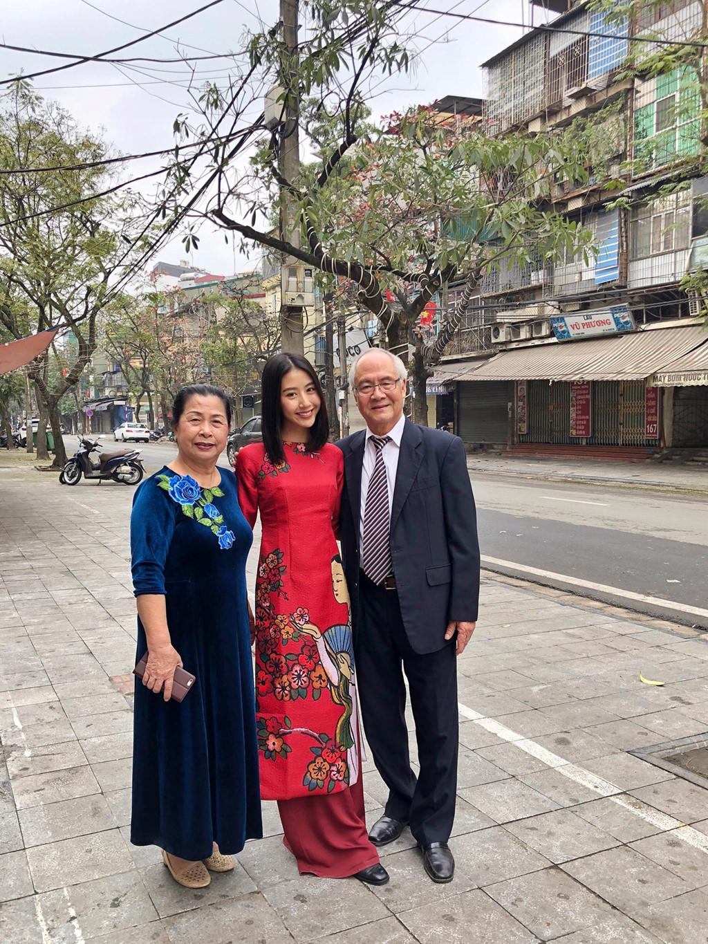 Mỹ nhân Việt mặc gì cầu may ngày đầu năm?