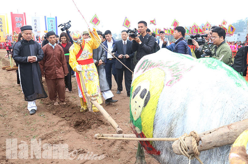 Long trọng Lễ hội Tịch điền Đọi Sơn xuân Mậu Tuất