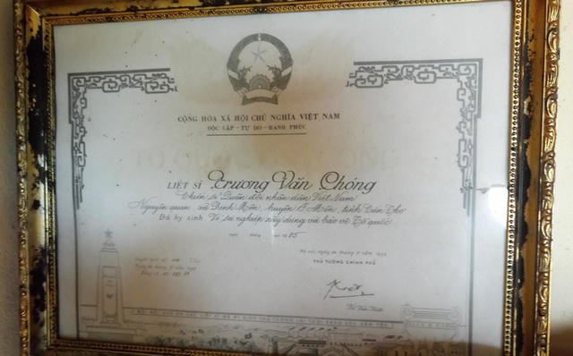 Bằng Tổ quốc ghi công của ông Chóng được công nhận năm 1993