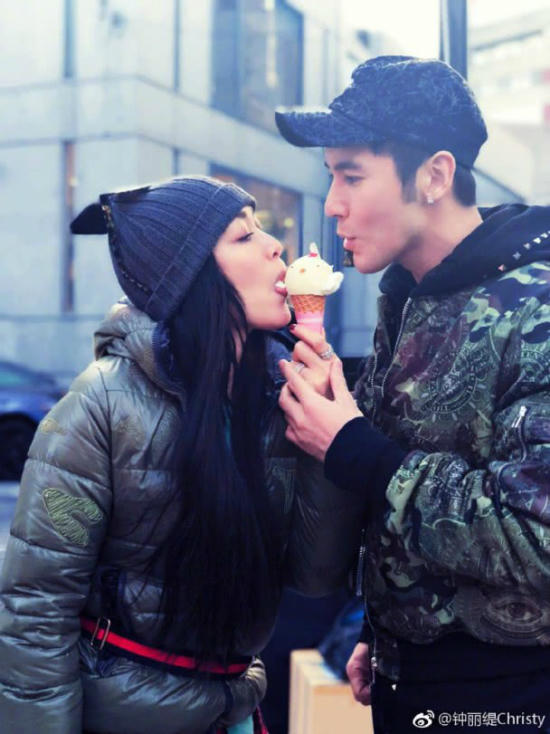 Bom sex gốc Việt muốn sớmsinh con cho chồng trẻ - 1