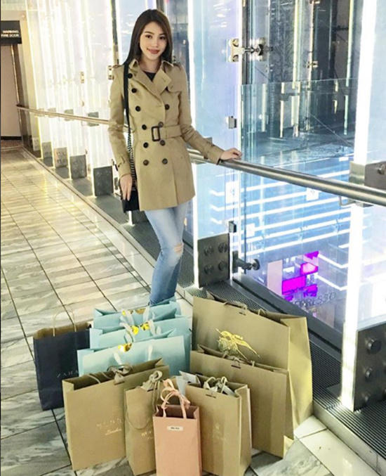 Jolie Nguyễn,làng sao