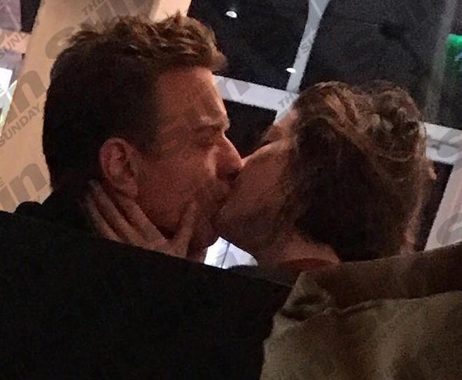 Ngoại tình, tài tử ‘Star Wars’ mất cả vợ lẫn bồ