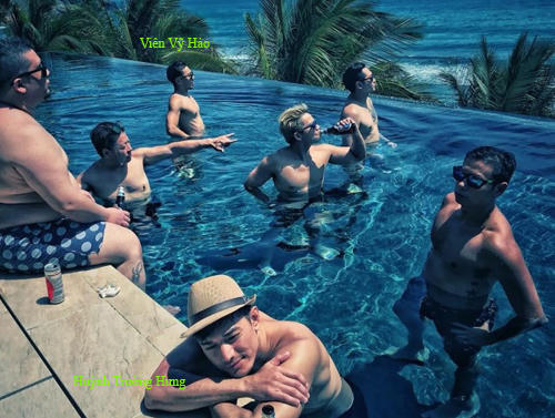 Lâm Tử Thiện (giữa) cùng nhóm bạn vui chơi ở Nha Trang.