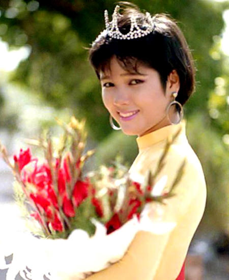 Hoa hậu Kiều Khanh đăng quang Hoa hậu Áo dài TP HCM 1989.