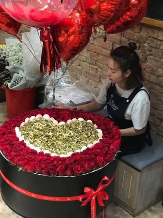 Quà tặng 8/3: Đại gia tặng vợ bó hoa hồng 300 bông, giá 30 triệu hình ảnh 4 qua tang 8/3: dai gia tang vo bo hoa hong 300 bong, gia 30 trieu hinh anh 4