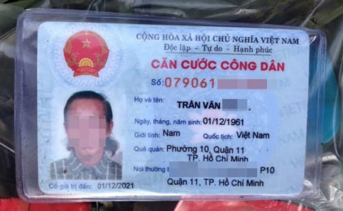 Xác chết khô dưới cỏ nghi là người từng làm đạo diễn