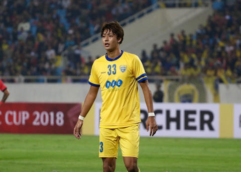 Ngoài Bùi Tiến Dũng, ngoại binh điển trai của FLC Thanh Hóa đang khiến fan 'phát sốt'