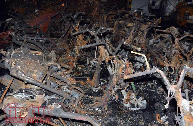 Hai cảnh sát phải cấp cứu khi chung cư Carina phát cháy trở lại