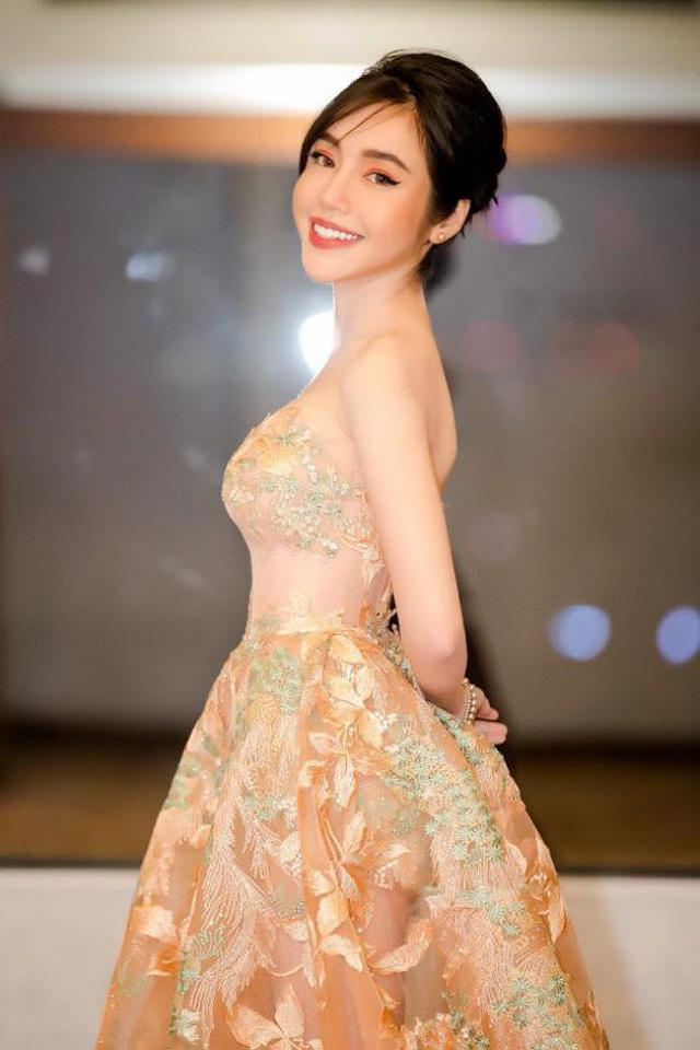 Cách “giữ mình” trước những lời gạ gẫm trong showbiz của mỹ nhân Việt