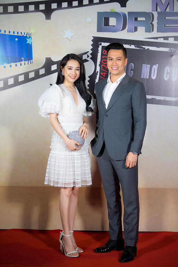 Sự thật chuyện Trường Giang "cạo trọc" vì trục trặc với Nhã Phương hình ảnh 2 su that chuyen truong giang "cao troc" vi truc trac voi nha phuong hinh anh 2